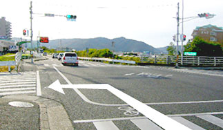 平津橋交差点を左折して、北区のなかの歯科へ