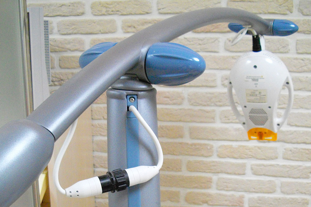 歯のホワイトニングで使用するレーザー治療機器